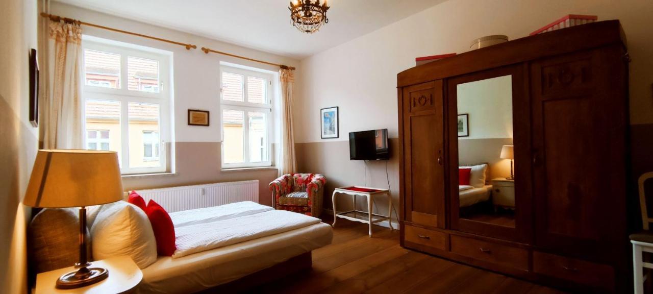 Schloss-Und Seeblick Apartment Rheinsberg Extérieur photo