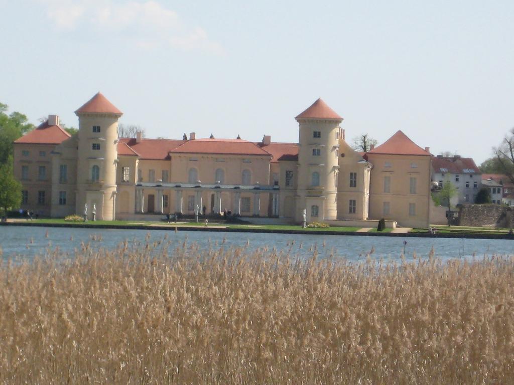 Schloss-Und Seeblick Apartment Rheinsberg Extérieur photo