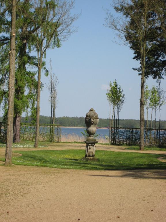 Schloss-Und Seeblick Apartment Rheinsberg Extérieur photo